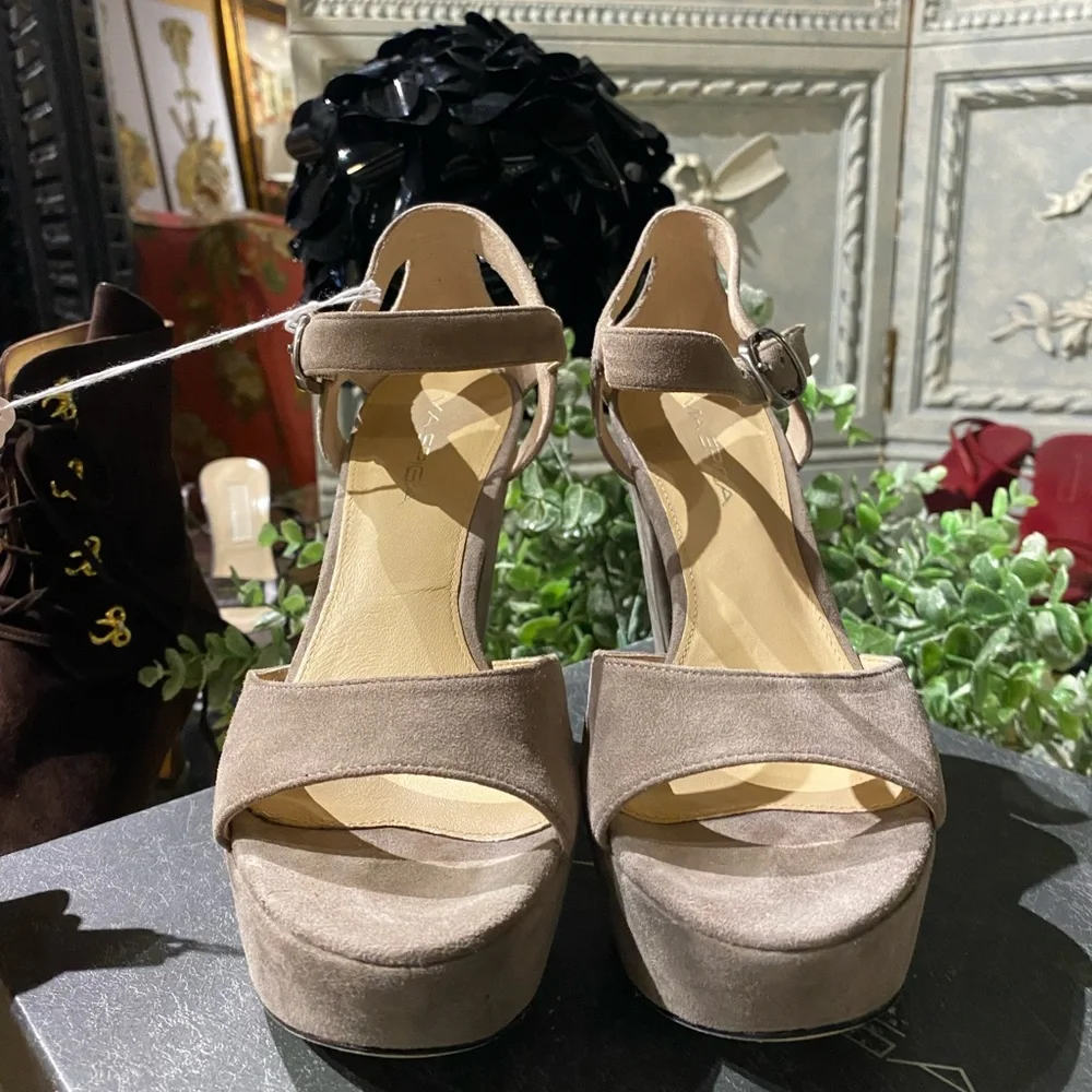 NWB Via Spiga Vanita Light Grey Suede Platform Sandals 7